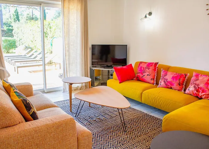 Ditalina Di Arasu Villa